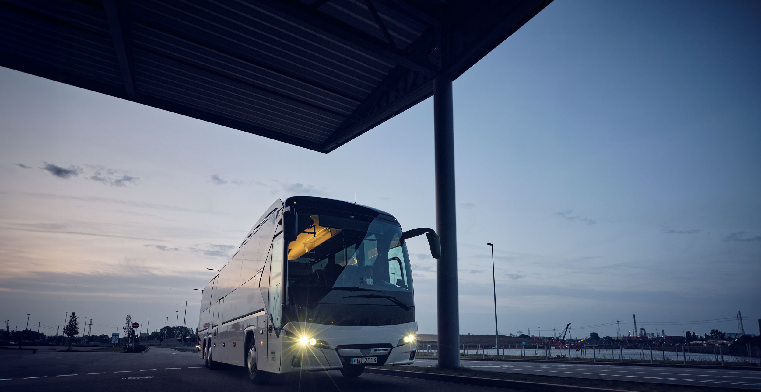 Reisebus XL in Frontansicht