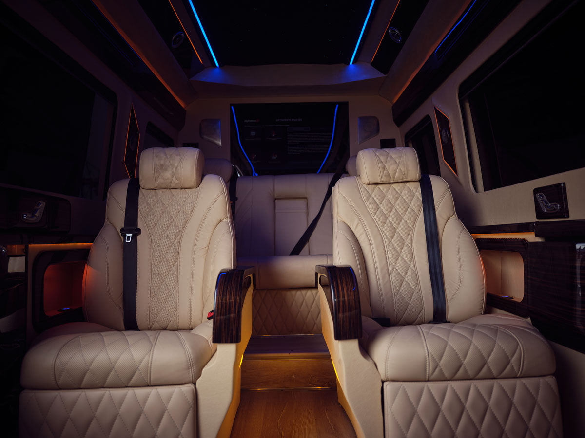Innenraum eines VIP-Kleinbusses der agt